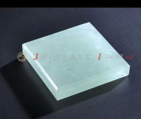 비 확산은 경사진 12x12 글라스 블록 윈도우 패널을 결합했습니다